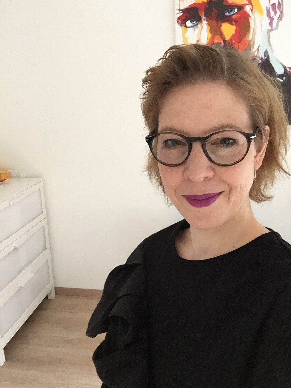 Mein Name ist Caroline.Ich bin Inhaberin der Firma Talent & Soul / Caroline Fischer.Ich arbeite selbstständig als Persönlichkeitscoach und Stylistin.Nebenher schreibe ich auch den blog fashionfuntalk.blog